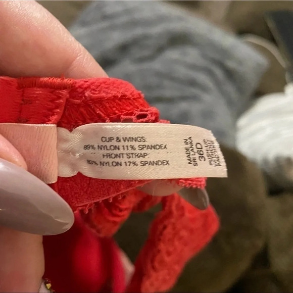 Victoria’s Secret Women’s 36D Very Sexy Red Lace Push Up Without Padding Bra - Picture 4 of 8